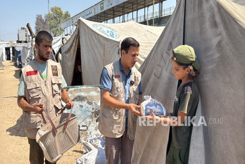Lembaga kemanusiaan International Networking for Humanitarian (INH) kembali menyalurkan bantuan kemanusiaan bagi warga sipil Palestina yang menjadi korban genosida dan kejahatan perang Israel di Jalur Gaza. 