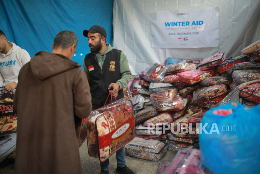 INH Distribusikan Ribuan Selimut Musim Dingin untuk Pengungsi di Gaza