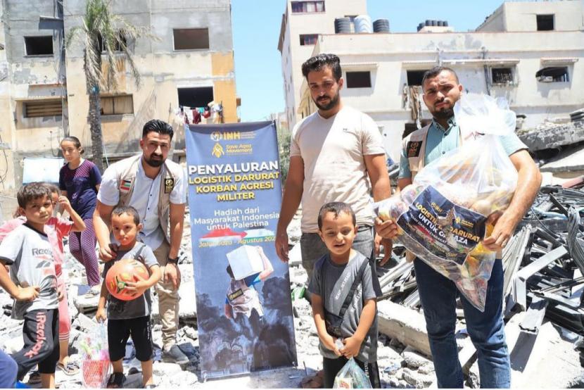 Lembaga Kemanusiaan International Networking for Humanitarian (INH) menyalurkan bantuan logistik kepada korban agresi Israel di Jalur Gaza baru-baru ini..