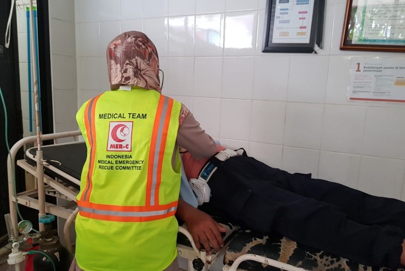 Lembaga Kemanusiaan Medical Emergency Rescue Committee (MER-C) bekerjasama dengan Pengurus Besar Wanita Al Irsyad menggelar bakti sosial pengobatan di Rumah Tahanan Wanita Kelas 2 A Pondok Bambu, Jakarta Timur, Rabu (28/82019).
