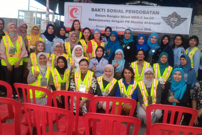Lembaga kemanusiaan MER-C bersama  Pengurus Besar (PB) Wanita Al Irsyad  mengadakan bakti sosial kesehatan untuk warga binaan Rutan Pondok Bambu, Jakarta.