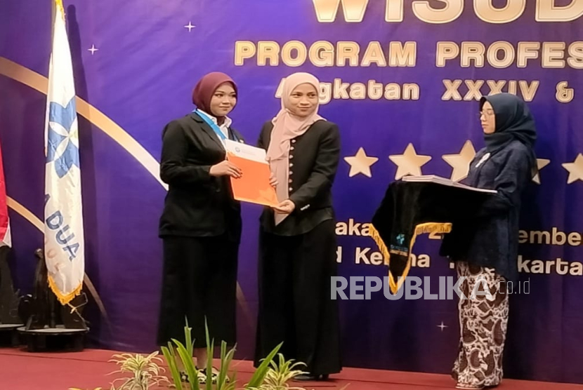 Lembaga Kursus dan Pelatihan (LKP) Budi Mulia Dua (BMD) Culinary School kembali meluluskan sebanyak 102 peserta Program Pendidikan Kecakapan Wirausaha (PKW) atau Profesi Chef Sekolah Kuliner BMD dalam prosesi wisuda di Hotel Grand Keisha, Sleman, Sabtu (22/11/2025).