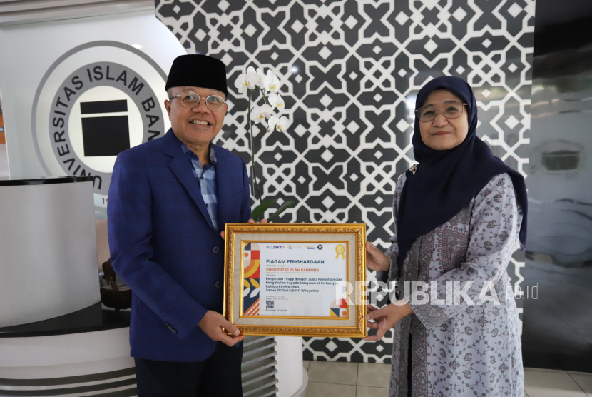 Lembaga Layanan Pendidikan Tinggi (LLDIKTI) Wilayah IV Jawa Barat dan Banten memberikan Piagam Penghargaan kepada Unisba sebagai Perguruan Tinggi dengan Judul Penelitian dan Pengabdian kepada Masyarakat (PkM) Terbanyak Kategori Universitas Tahun 2025.