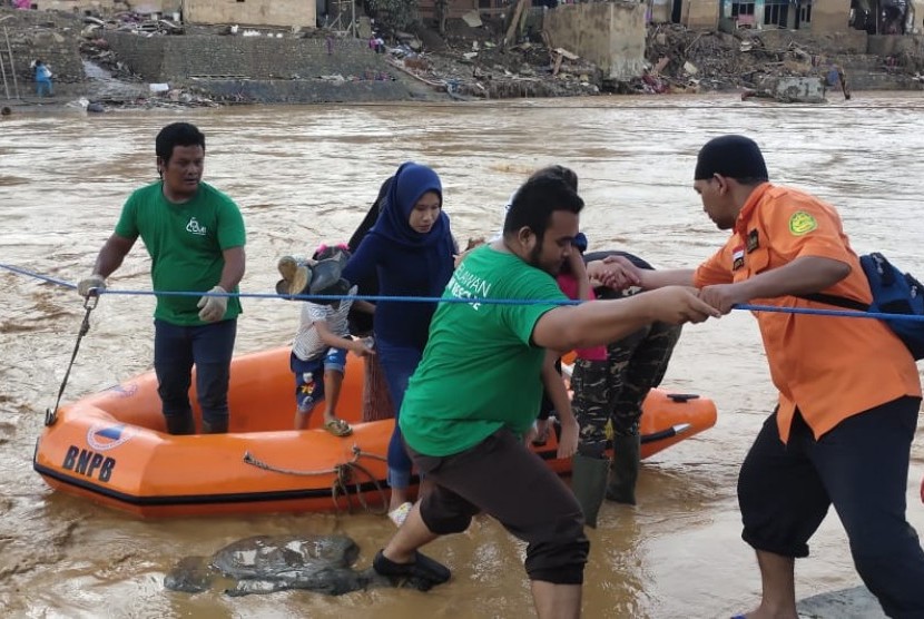 Lembaga Manajemen Infak (LMI) selama masa tanggap darurat bencana di Lebak, Banten.