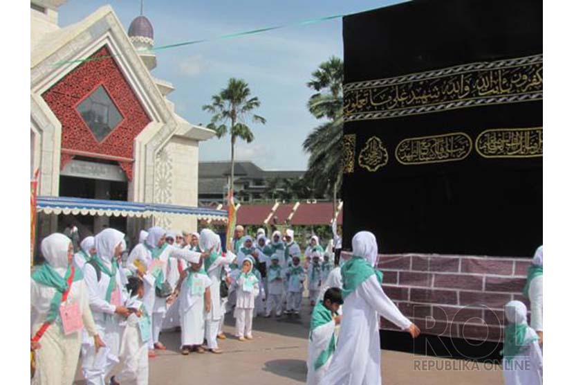 Lembaga Pembinaan Generasi Dini Muslim (LPGDM) Riayatul Ummah menyelenggarakan manasik haji yang diikuti lebih dari 1000 siswa Taman Kanak-kanak dan siswa Taman Pendidikan Alquran (TPQ) dan Taman Kanak-kanak Alquran (TKQI dari berbagai wilayah di Jakarta, 