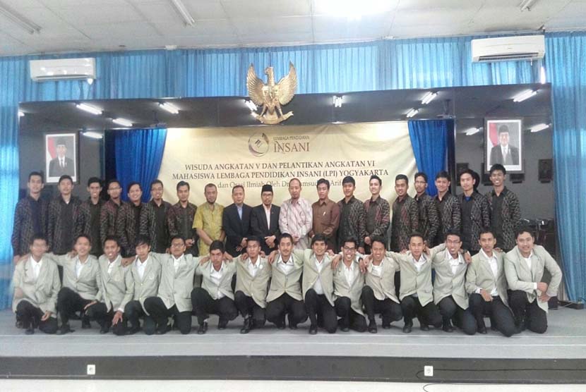 Lembaga Pendidikan Islam (LPI) Yogyakarta mewisuda Angkatan V dan melantik santri baru Angkatan VI di Yogyakara, Sabtu (19/9).