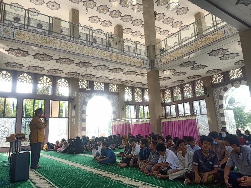 Lembaga Pengembangan Pelajar Berkarakter MISYKAT   menggelar Pesantren Ramadhan 1443 H yang melibatkan sembilan masjid di Bekasi dan sekitarnya sebagai mitra.