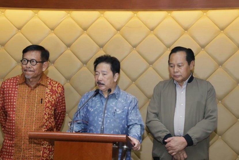 Lembaga Pengkajian MPR (Lemkaji) akan mengadakan Saraserahan Nasional Kebudayaan dengan tema “Kebudayaan Pancasila Sebagai Peradaban Indonesia” pada Selasa (15/5). Ketua Lemkaji Rully Chairul Azwar (tengah).