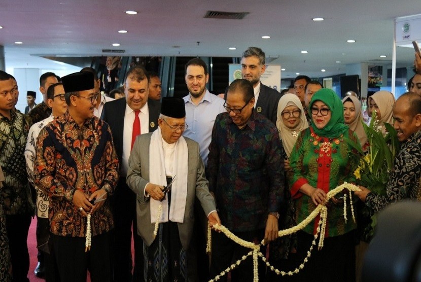 Lembaga Pengkajian Pangan Obat-obatan dan Kosmetika Majelis Ulama Indonesia (LPPOM MUI), bekerja sama dengan Smesco Indonesia menyelenggarakan pameran halal internasional Indonesia Halal Expo (Indhex) 2018 pada 1 – 3 November 2018, di gedung Smesco, Jl. Gatot Subroto, Jakarta.