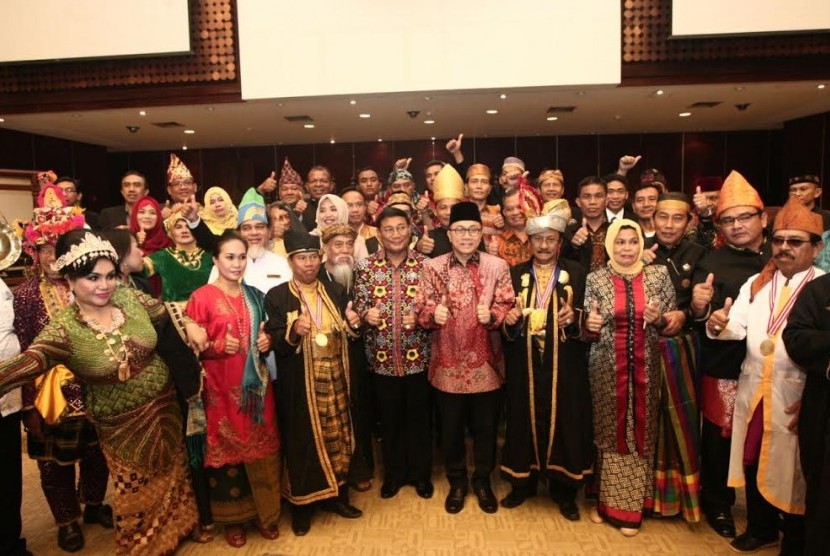 Lembaga Tinggi Masyarakat Adat Republik Indonesia (Lemtari) mengadakan acara musyawarah adat se-Indonesia di Gedung Nusantara V MPR-DPR RI, Selasa (13/12). 