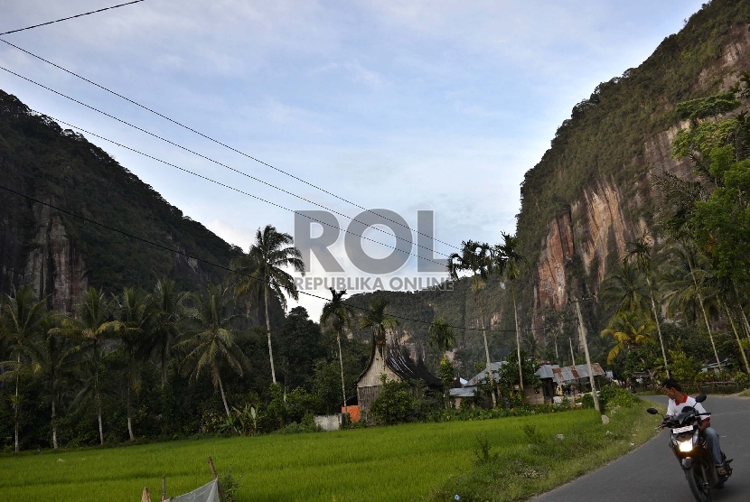 Lembah Harau berada sekitar 20 km dari Kota Payakumbuh, Sumatra Barat.