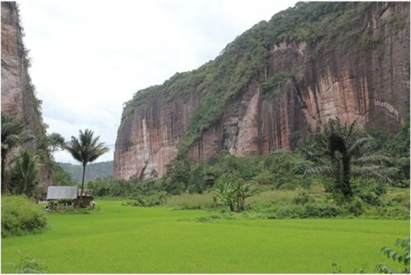 Lembah Harau di Sumatra Barat, Indonesia yang menjadi salah satu lembah paling indah di dunia