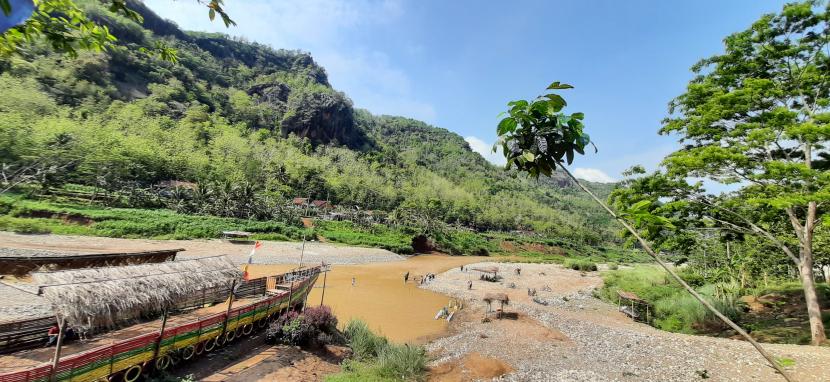 Lembah Sungai Oya di Selopamioro, Bantul, Yogyakarta yang menjadi salah satu objek wisata yang kini sedang digemari wisatawan. (ilustrasi)