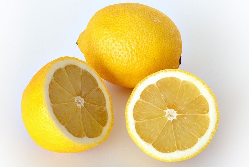 Lemon (ilustrasi). Lemon mengandung vitamin C yang sangat sensitif terhadap panas.