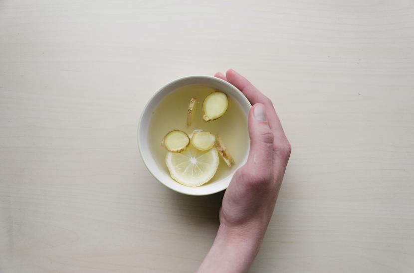 Lemon maupun jahe kaya akan antioksidan serta vitamin C, yang dapat membantu memperkuat sistem kekebalan tubuh.
