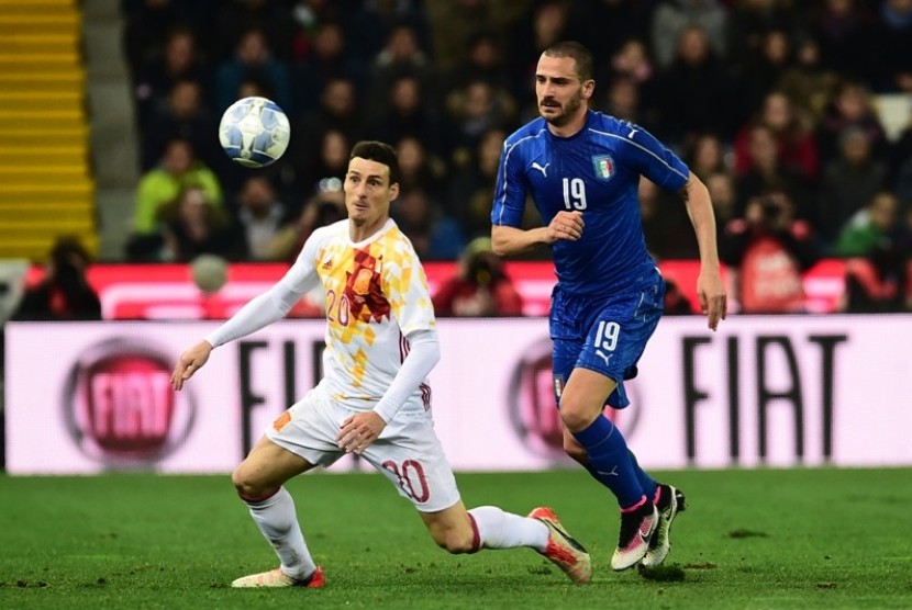 Leonardo Bonucci (kanan)