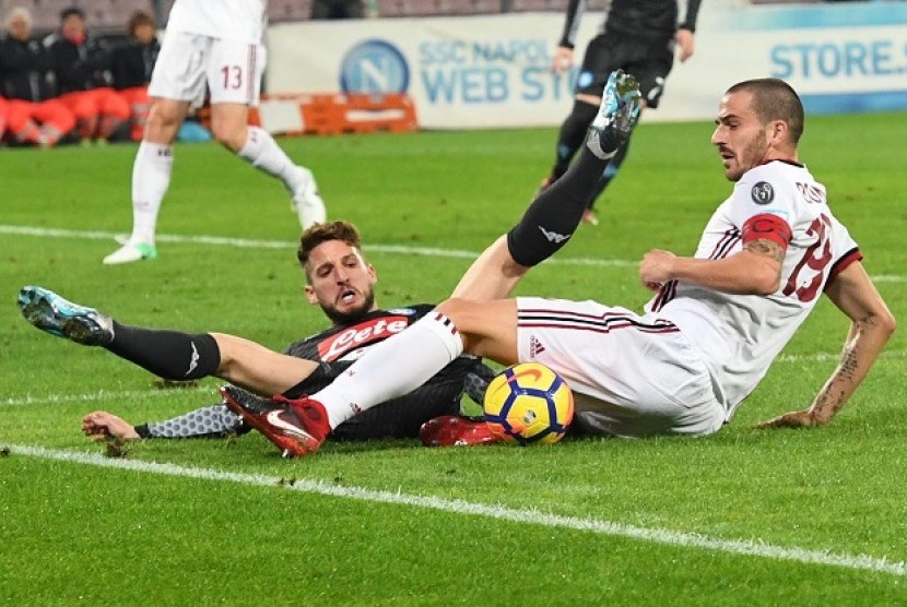 Leonardo Bonucci (kanan).