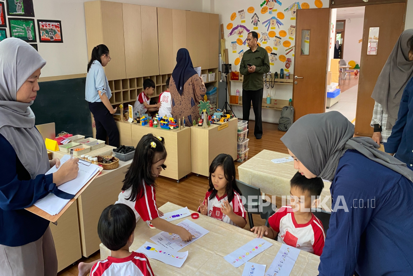 Lesson Study mengangkat tema Pengembangan Berpikir Komputasional dan Kecerdasan Artifisial di Gagasceria Preschool, Bandung, Jumat (12/9/2025)