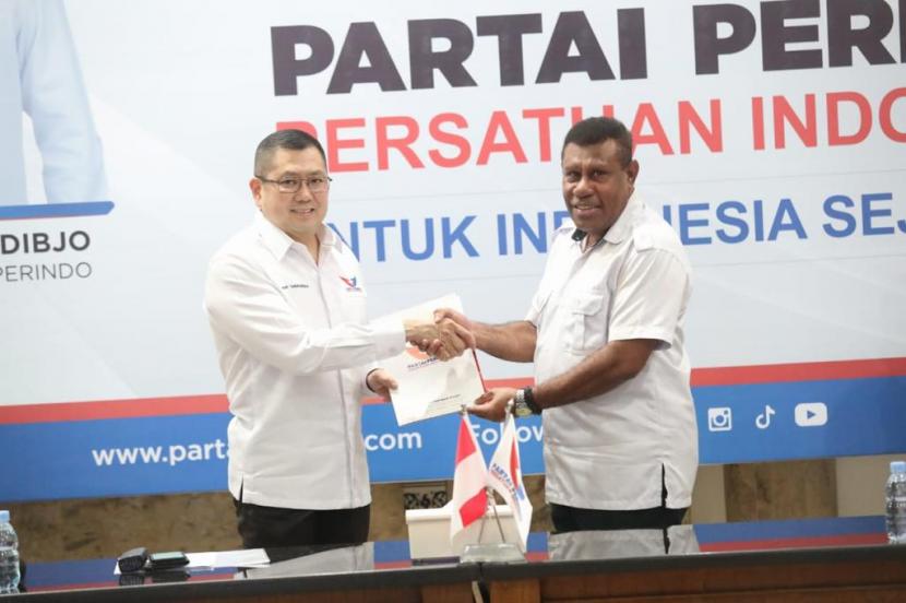Letjen (Purn) Ali Hamdan Bogra dilantik sebagai Ketua DPW Partai Perindo Papua Barat Daya oleh Ketua Umum DPP Partai Perindo Hary Tanoesoedibjo, Senin (26/12/2022).