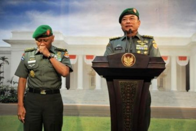 Letjen TNI Moeldoko sebagai KSAD yang baru menggantikan Jenderal TNI Pramono Edhie yang telah memasuki masa pensiun.