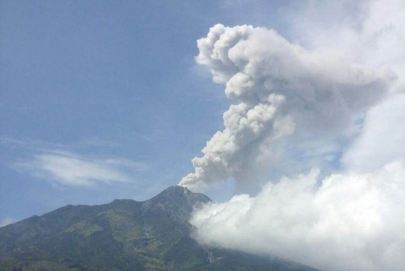 Letusan freatik Gunung Merapi yang terjadi pukul 09.38 atau kedua sepanjang Senin (21/5).