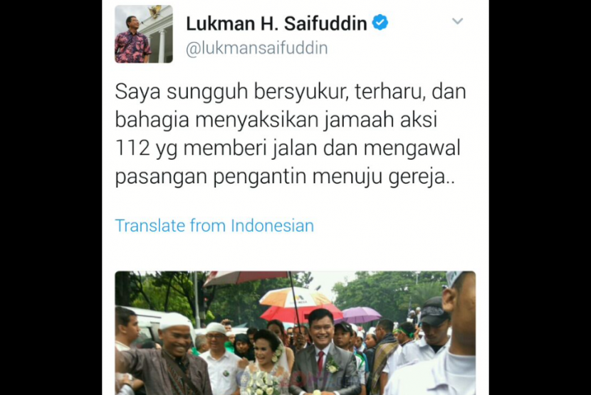 Lewat akun Twitter-nya, Menteri Agama Lukman Hakim Saifuddin mengapresiasi jamaah Aksi 112 yang mengawal dan memayungi calon pengantin menuju Gereja Katedral di seberang Masjid Istiqlal yang menjadi lokasi Tausiyah Nasional pada Sabtu (11/2). 