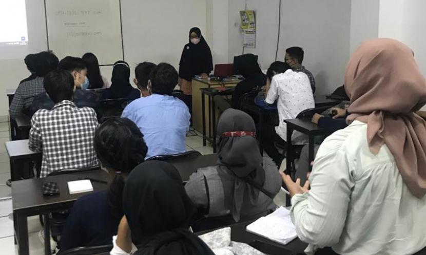 Lewat kegiatan Pelatihan Pakar Kreativitas Mahasiswa (PPKM), calon mahasiswa baru (camaba) Universitas Bina Sarana Informatika (BSI) akan dibekali pelatihan guna mengasah kemampuan dan bakat mereka.