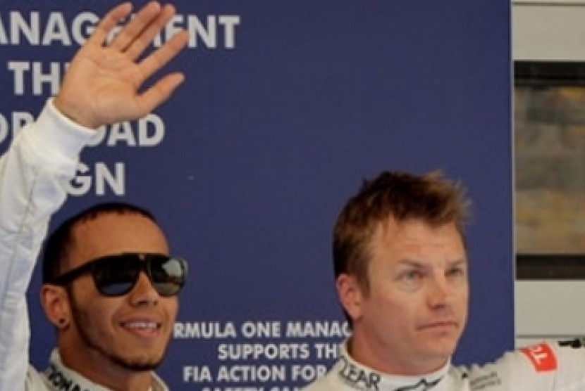 Lewis Hamilton (kiri) dan Kimi Raikkonen.