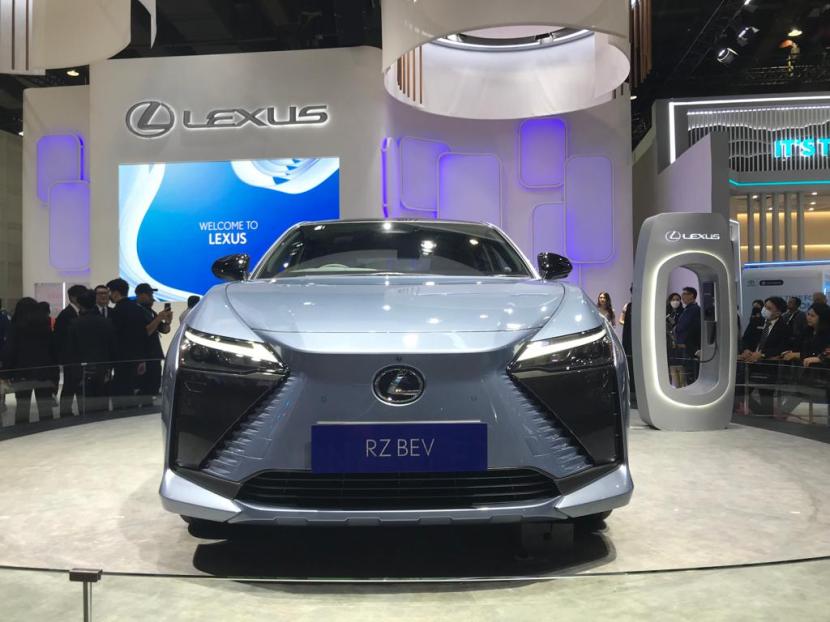 Lexus RZ. Lexus Indonesia berencana beralih ke elektrifikasi penuh pada tahun 2025.