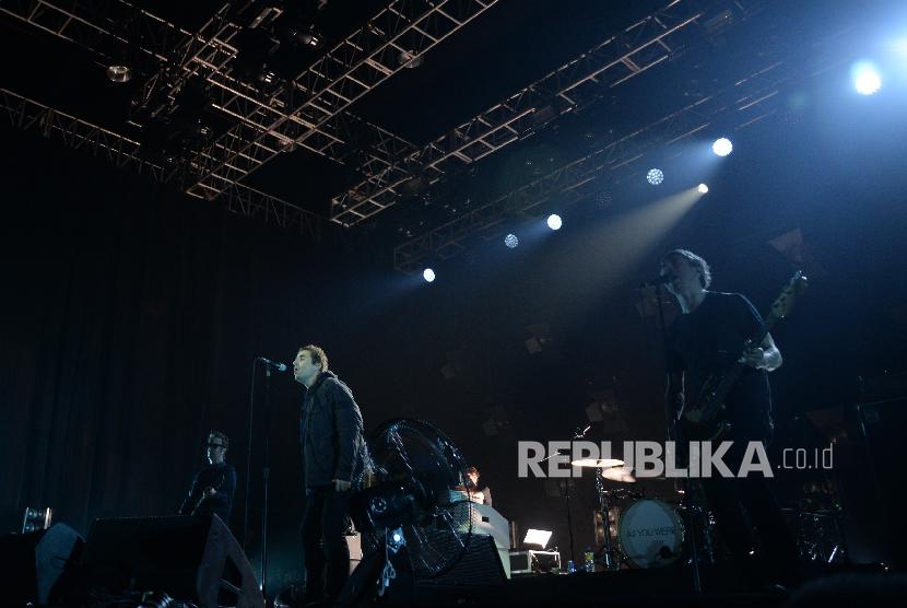 Liam Gallagher konser di di Ecovention Hall, Ancol, Jakarta Utara, Ahad (14/1) malam. 