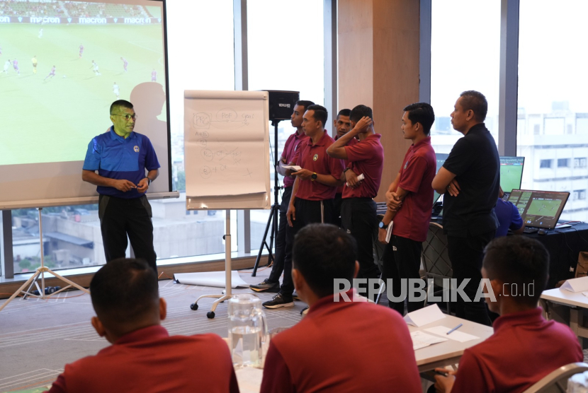 LIB menggelar VAR dan AVAR training untuk 70 plus 13 wasit yang memimpin pertandingan di Pegadaian Liga 2 dan PNM Liga 3 Nusantara musim 2024/25 pada 11-22 Februari. 