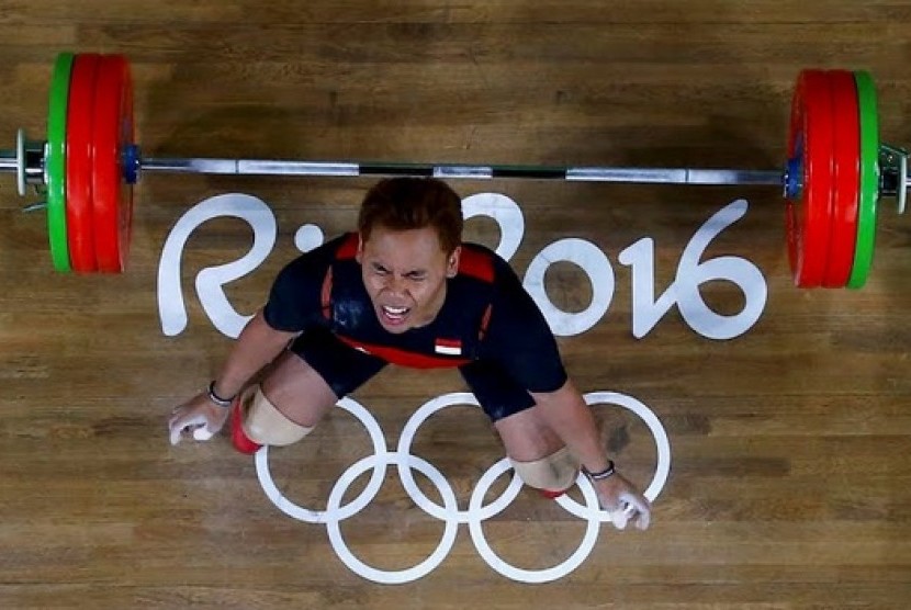 Lifter Indonesia, Eko Yuli Irawan mempersembahkan medali perak untuk Indonesia di Olimpiade Brasil 2016.