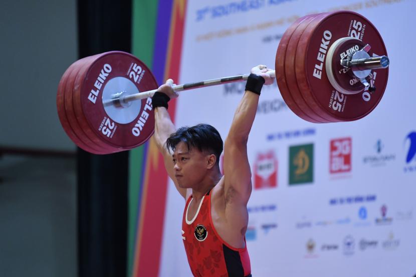 Lifter Indonesia Rahmat Erwin Abdullah. Rahmat memecahkan rekor dunia angkatan Clean and Jerk seberat 209 kg dalam Kejuaraan Dunia Angkat Besi IWF World Championships 2023. 