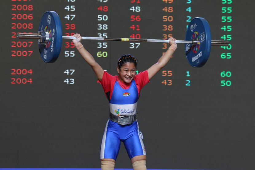 Lifter putri Luluk Diana Tri Wijayana di kelas 49kg yang meraih perunggu di SEA Games Kamboja 2023 lalu. 