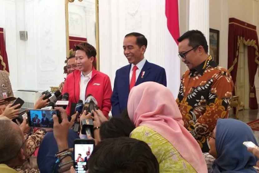 Lilyana Natsir atau Butet bertemu Presiden Jokowi di Istana Merdeka, Selasa (29/1) usai secara resmi mengakhiri perjalanan karirnya sebagai atlet bulu tangkis. 