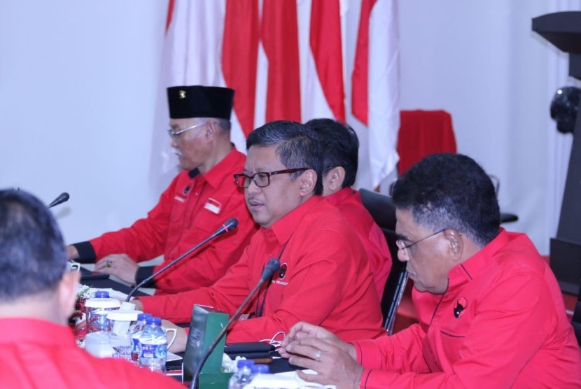 Lima belas Purnawirawan TNI yang bergabung dan mencalonkan diri sebagai anggota DPR dari PDI Perjuangan