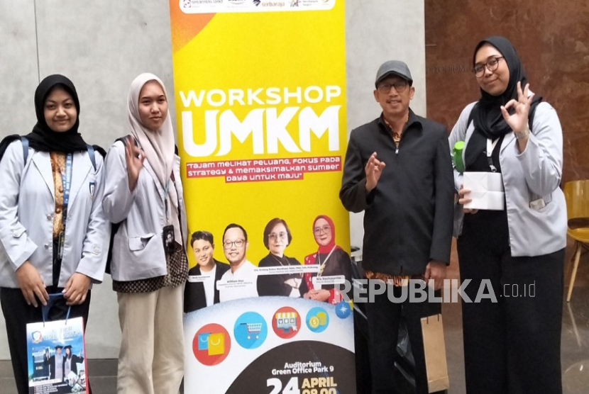 Lima mahasiswa Cyber University ikut dalam program pengembangan wirausaha, Youthpreneur 2025 sebagai bekal generasi muda agar siap membangun bisnis digital.