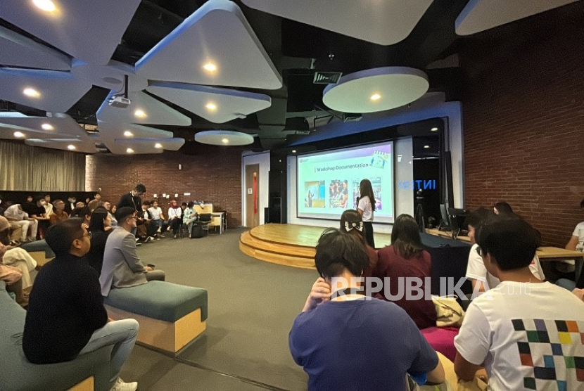 Lima mahasiswi UNM mengusung proyek inovatif digital dalam ajang SheCodes. Kegiatan ini juga sebagai ruang tumbuh bagi para mahasiswi tersebut.