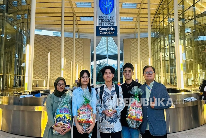 Lima mahasiswa terpilih dari Program Studi (Prodi) Bisnis Digital Cyber University berpartisipasi dalam International Student Exchange and Fintech Immersion Program di Universiti Teknologi Petronas (UTP), Malaysia.