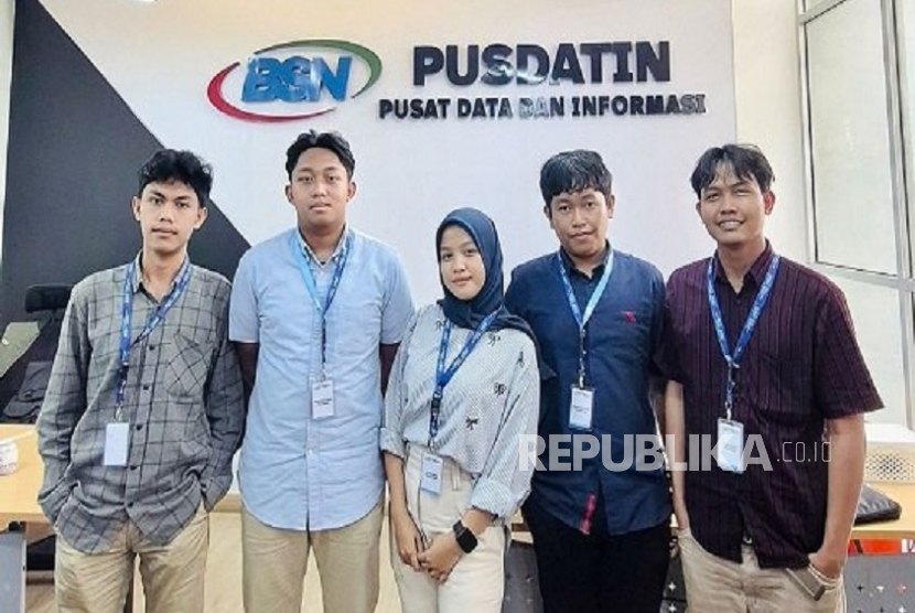 Lima mahasiswa UNM lolos dalam program magang di BSN yang berlangsung selama enam bulan. Hal ini tak lepas dari upaya UNM mempersiapkan lulusan yang siap bersaing lewat program IEP.