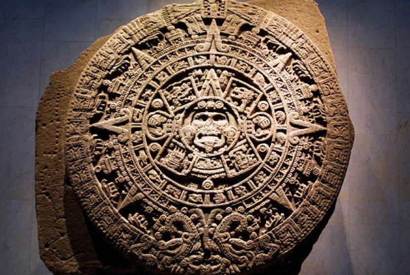 Topeng Suku Maya di Museum Brussel Dikembalikan ke Guatemala. Lingkaran kalender kuno Suku Maya yang dibuat berdasar periode 394 tahun.