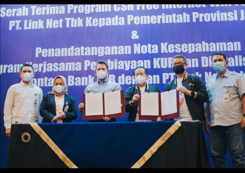 Link Net menyerahkan program CSR Wifi gratis kepada Pemerintah Provinsi Jawa Barat.