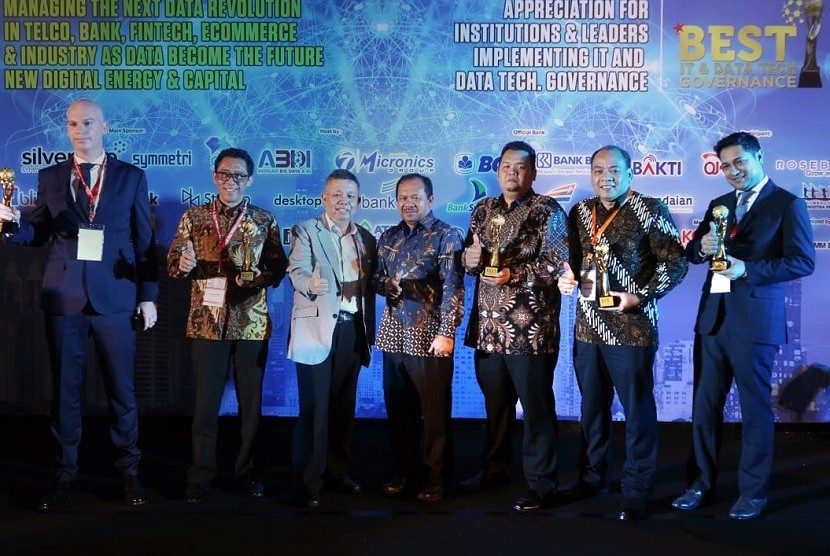 Lintasarta berhasil meraih penghargaan untuk kategori ”Best Improved Data Technoloy Governance & AI” untuk layanan data center dan cloud di ajang Data Technology Governance, AI and Analytics Summit & Awards 2018 pada Rabu (17/10) malam, di Jakarta.