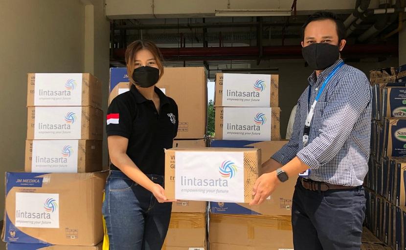 Lintasarta melalui program CSR Sehat Sejahtera turut serta menyalurkan bantuan donasi ribuan alat kesehatan medis untuk tenaga medis dan nonmedis di sejumlah lokasi isolasi di wilayah Jakarta.
