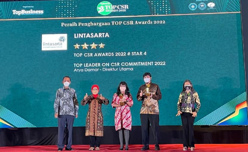 Lintasarta menerima dua penghargaan pada ajang TOP CSR Awards 2022 untuk kegiatan Corporate Social Responsibility (CSR) perusahaan.