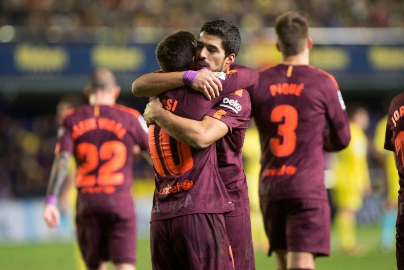 Lionel Messi dan Luis Suarez pada laga antara Barcelona versus Villarreal, Senin (11/12) dini hari WIB.