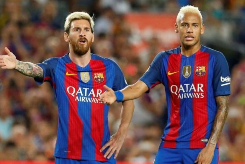 Neymar dan Lionel Messi (kiri) ketika sama-sama membela Barcelona.