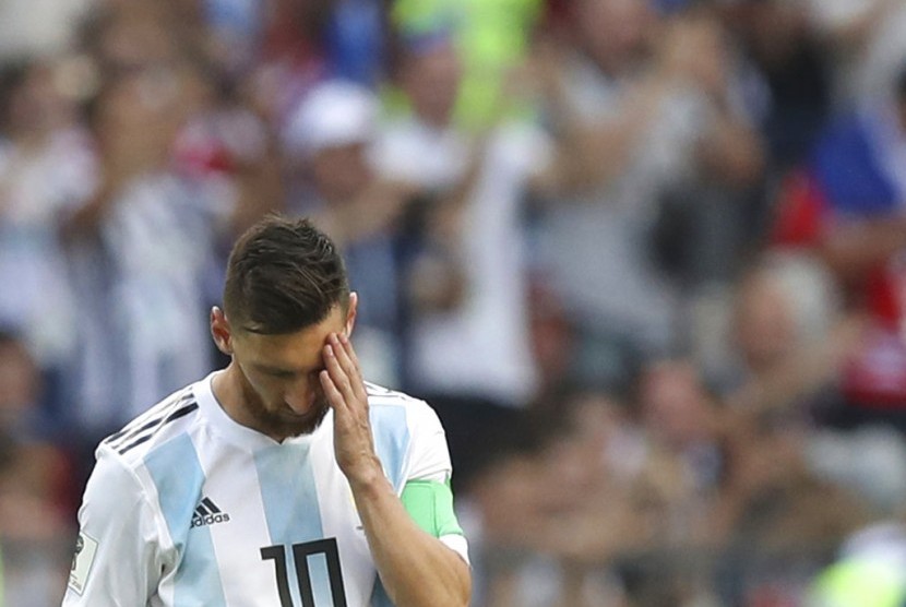 Lionel Messi dari Argentina bereaksi setelah Prancis memimpin selama pertandingan babak 16 besar antara Prancis dan Argentina, di Piala Dunia Sepak Bola 2018 di Kazan Arena di Kazan, Rusia, Sabtu, 30 Juni 2018. 
