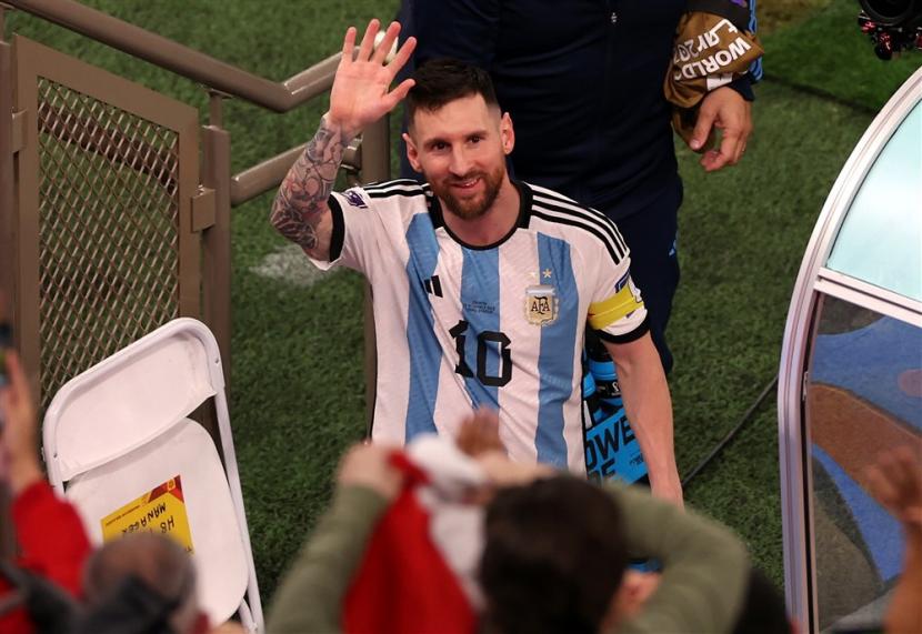 Lionel Messi dari Argentina bereaksi setelah semifinal Piala Dunia FIFA 2022 antara Argentina dan Kroasia di Stadion Lusail di Lusail, Qatar, Rabu (14/12) dini hari WIB. Argentina unggul 3-0 untuk melaju ke partai final dan melawan juara bertahan Prancis.