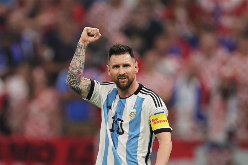  Lionel Messi dari Argentina berkontribusi terhadap pemasukan uang untuk Barcelona dari Piala Dunia.